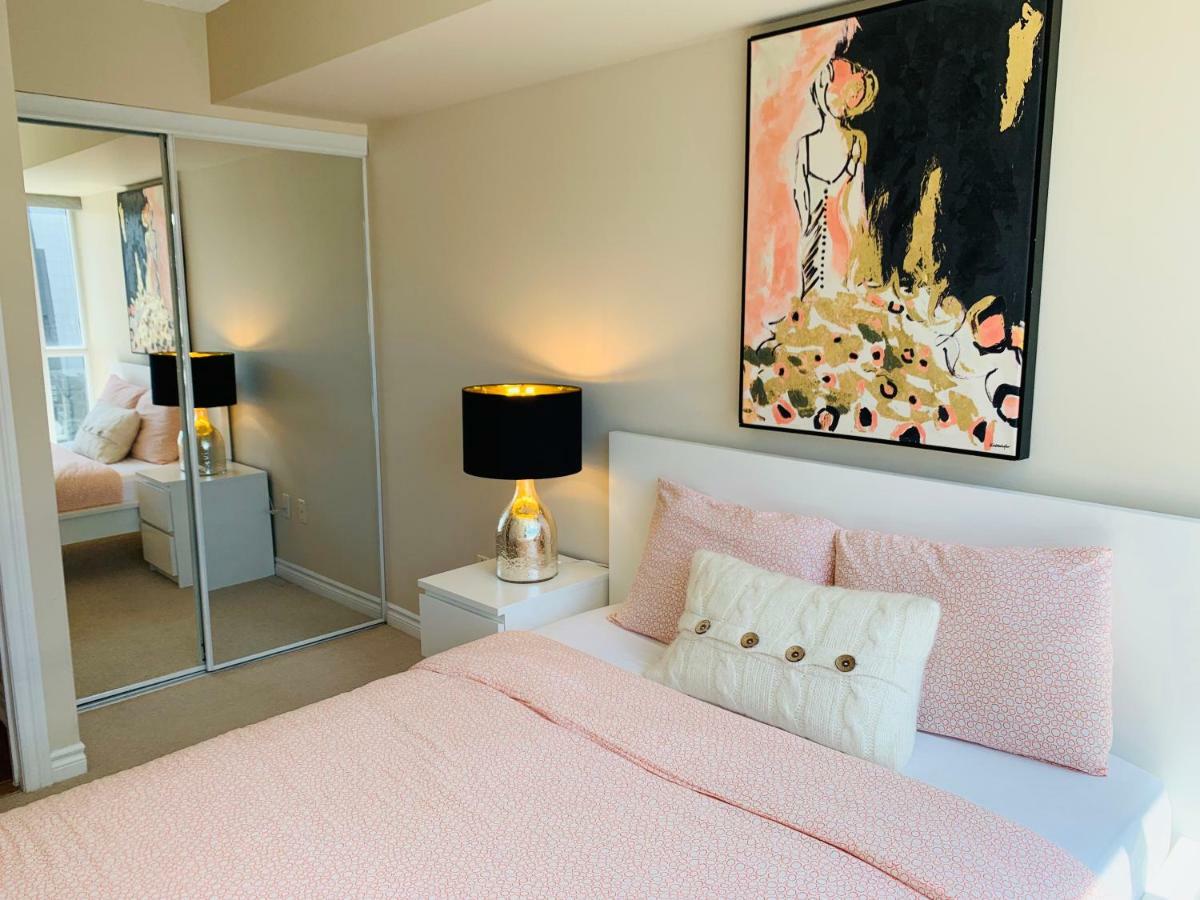 Apartment Luxury 3 Bedroom/2 Bathroom With Cn Tower View In The Heart Of Downtown Toronto