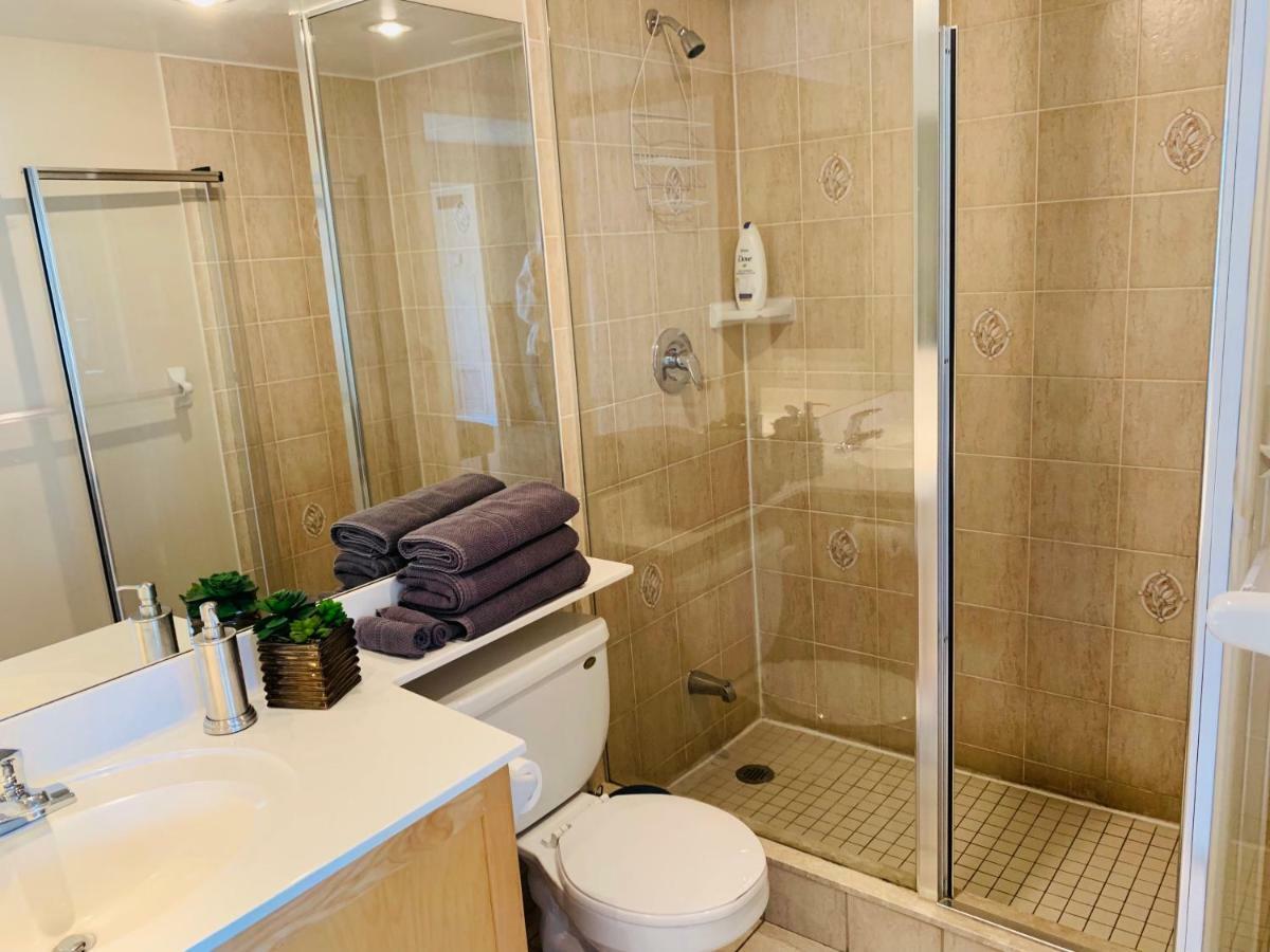 Luxury 3 Bedroom/2 Bathroom With Cn Tower View In The Heart Of Downtown Apartment