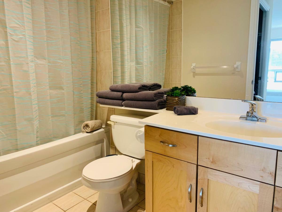 Apartment Luxury 3 Bedroom/2 Bathroom With Cn Tower View In The Heart Of Downtown *