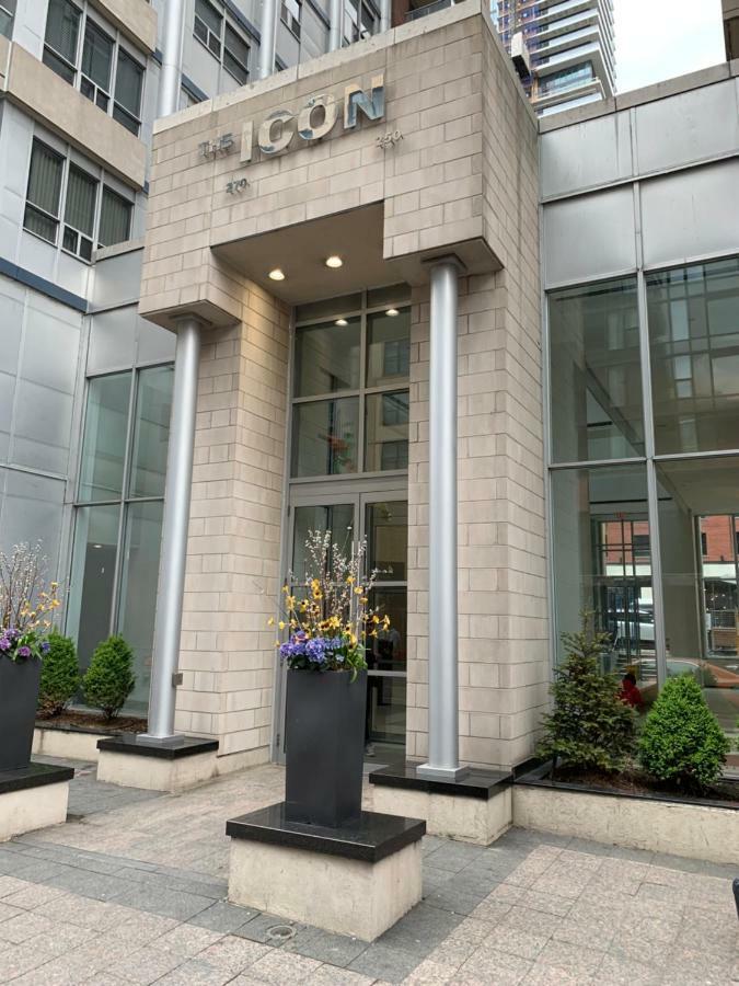 Apartment Luxury 3 Bedroom/2 Bathroom With Cn Tower View In The Heart Of Downtown *