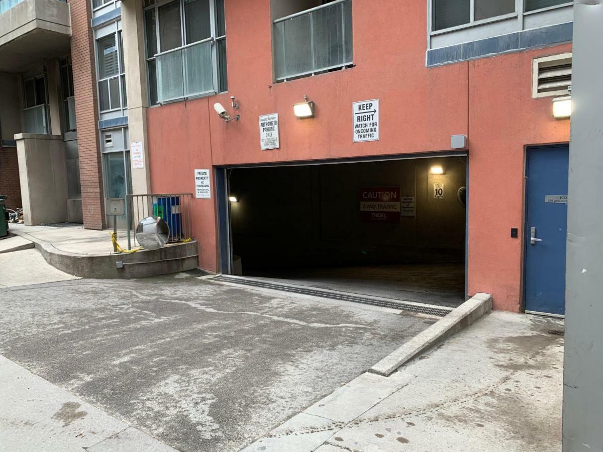 Luxury 3 Bedroom/2 Bathroom With Cn Tower View In The Heart Of Downtown * Toronto