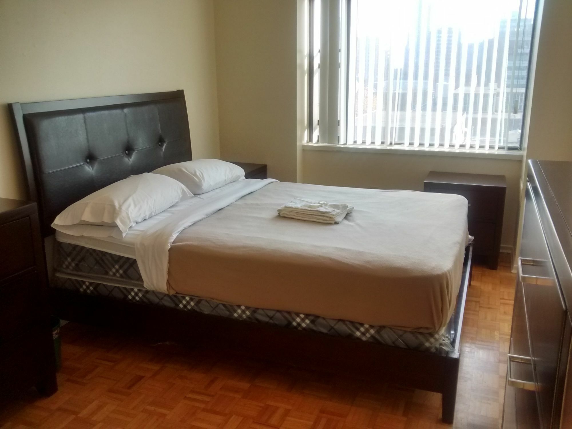 Toronto Furnished Living-Gerard Apartment Toronto