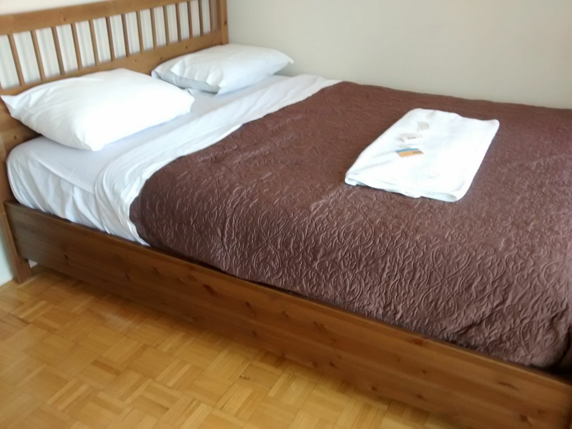 Apartment Toronto Furnished Living-Gerard *