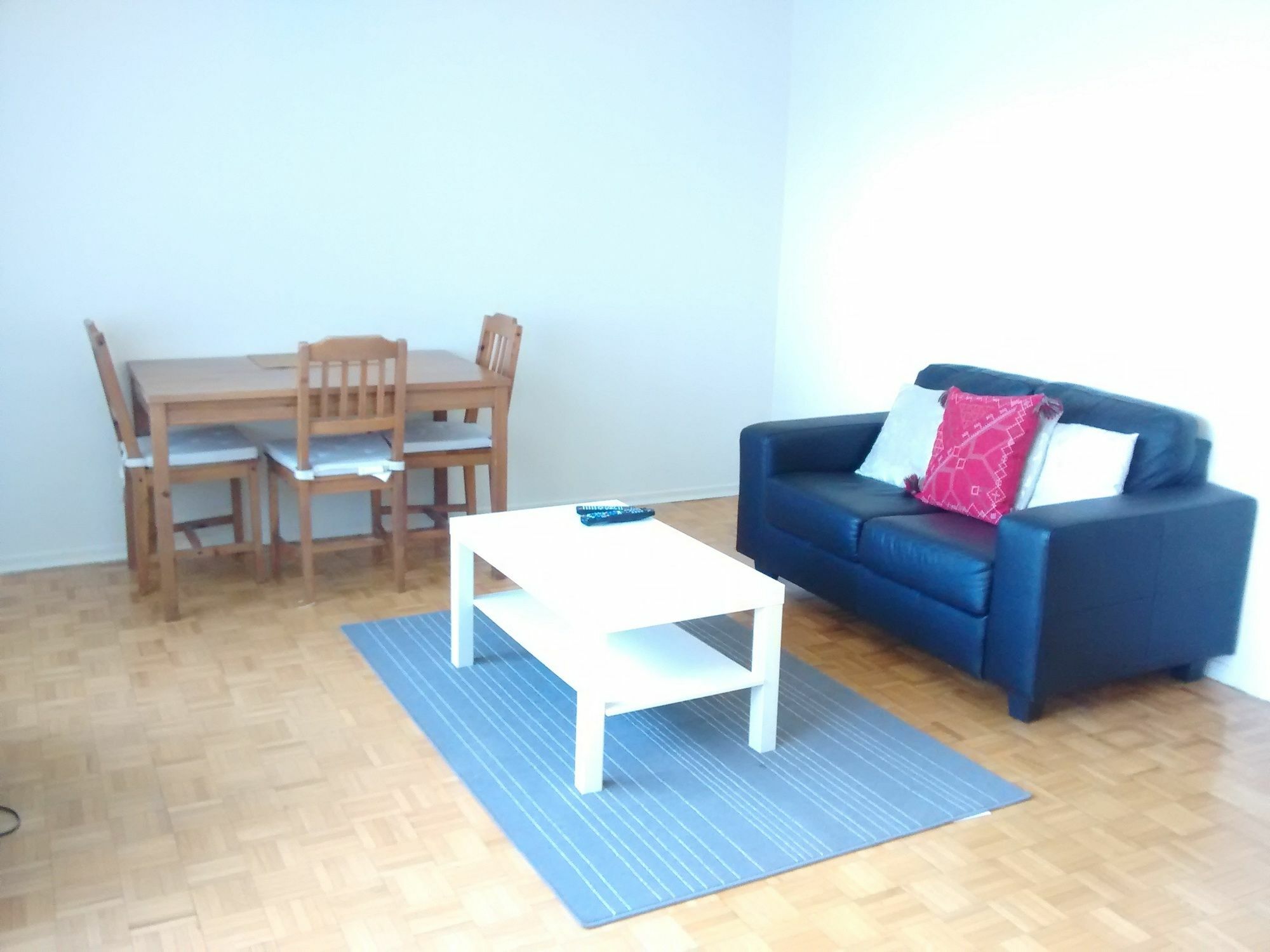 Toronto Furnished Living-Gerard Apartment Toronto