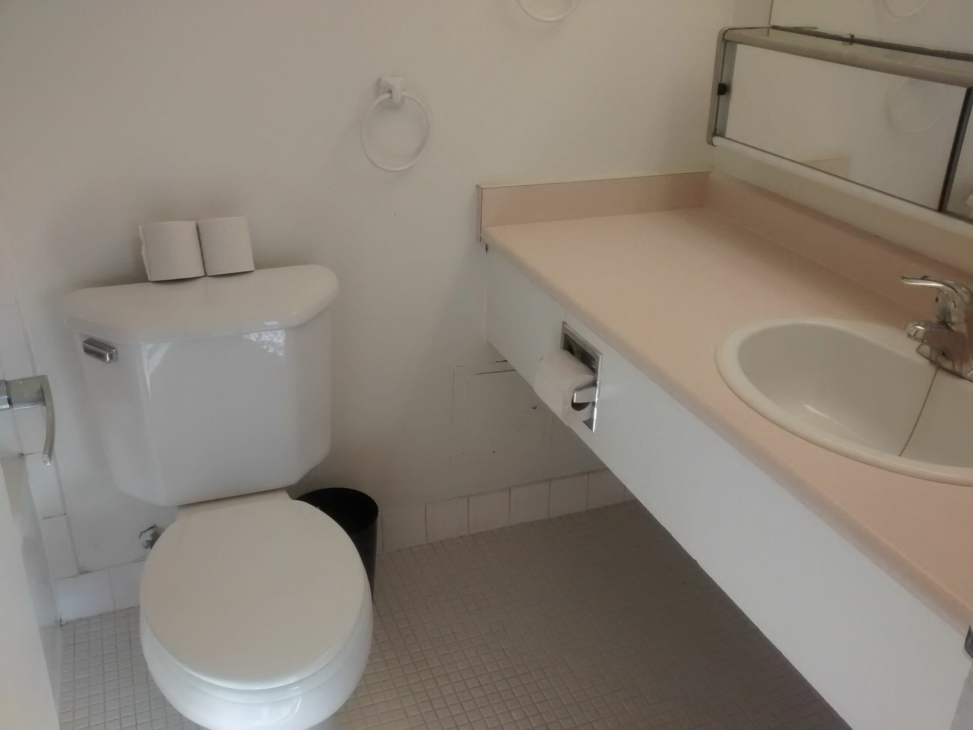 Toronto Furnished Living-Gerard