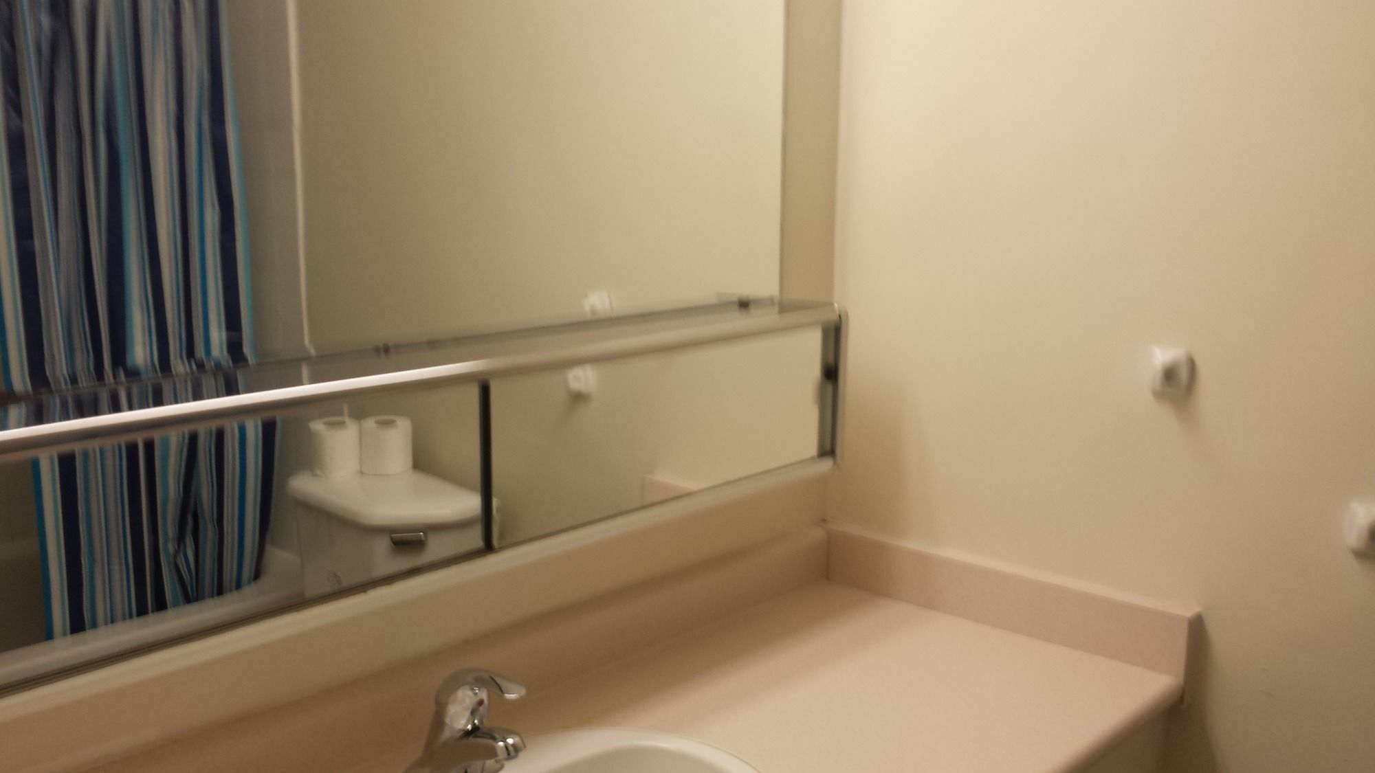 Apartment Toronto Furnished Living-Gerard
