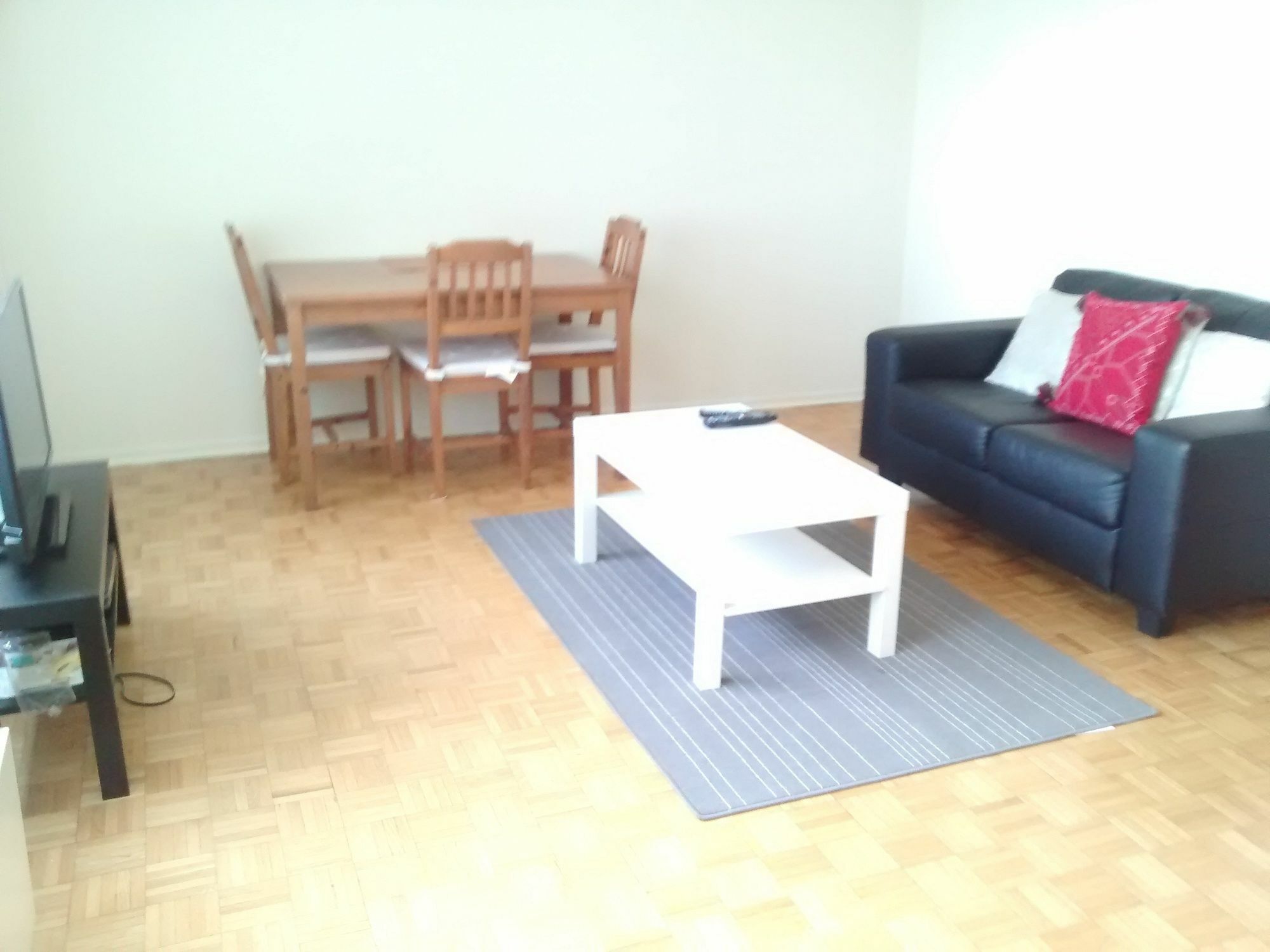 Apartment Toronto Furnished Living-Gerard *