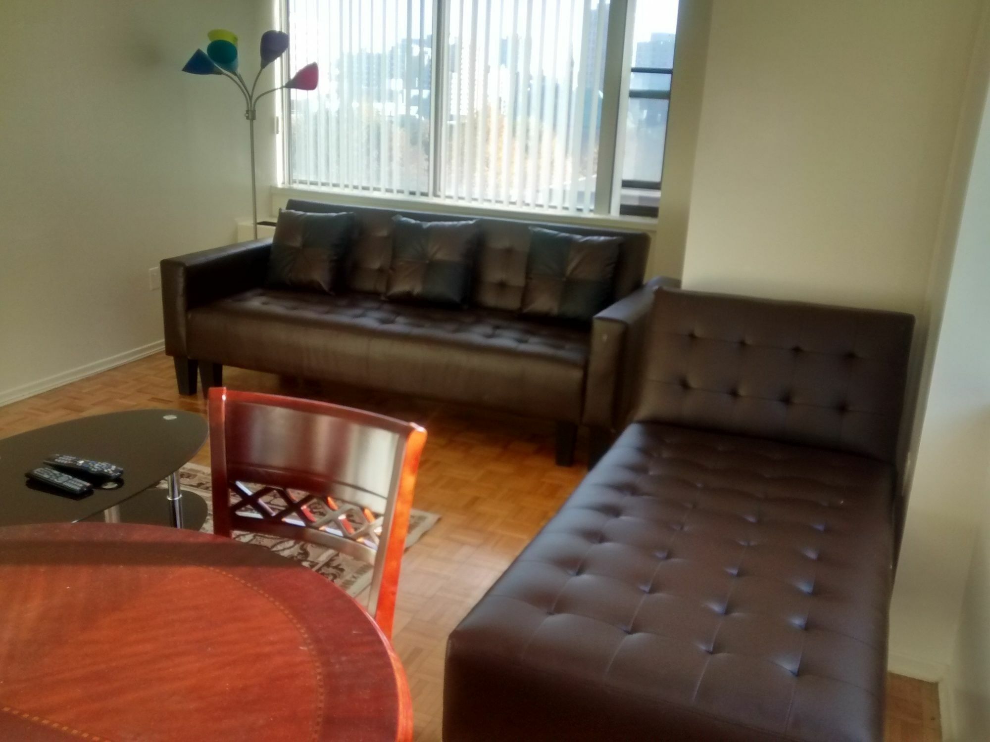 Apartment Toronto Furnished Living-Gerard