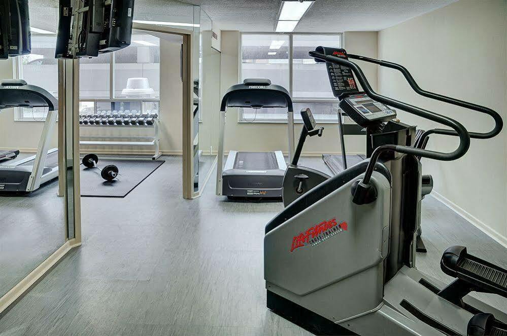 Hotel Embassy By Hilton Airport Toronto