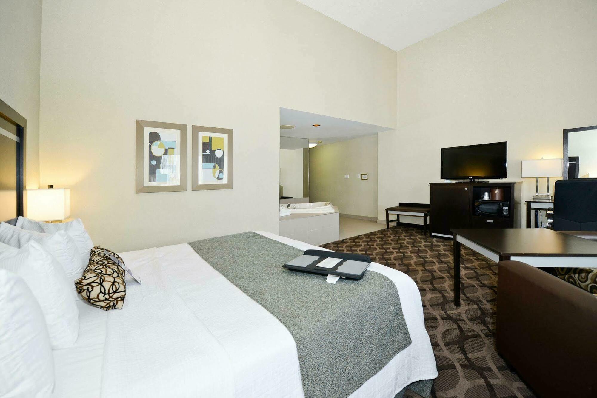 Western Travel Airport Hotel 3*