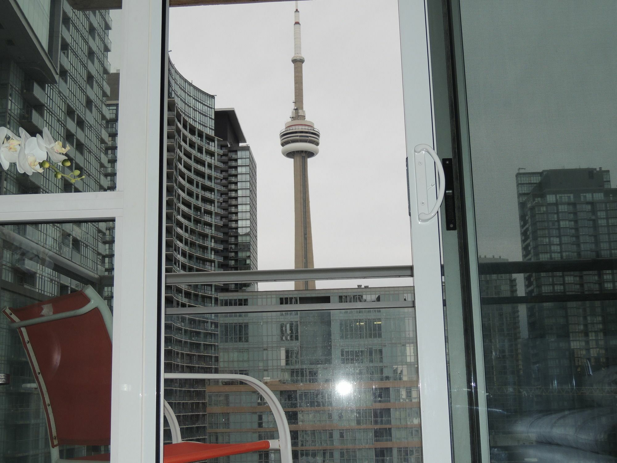 Tvhr - Luxury Condos In Heart Of Downtown *