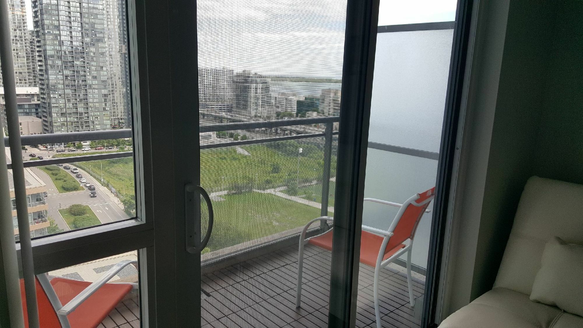 Tvhr - Luxury Condos In Heart Of Downtown *