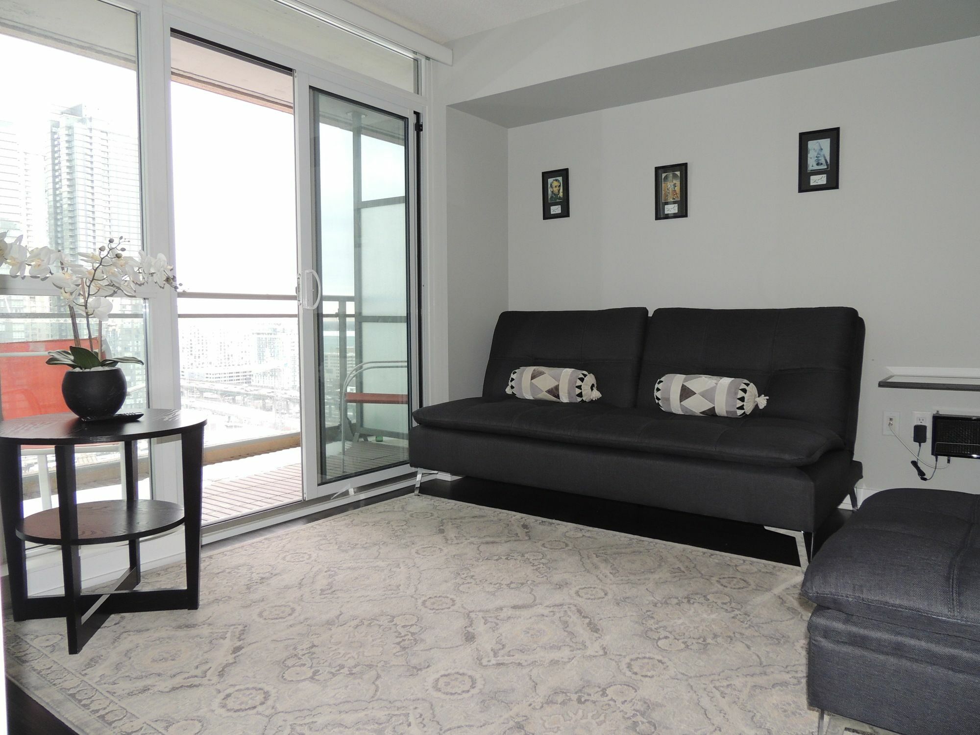 Apartment Tvhr - Luxury Condos In Heart Of Downtown