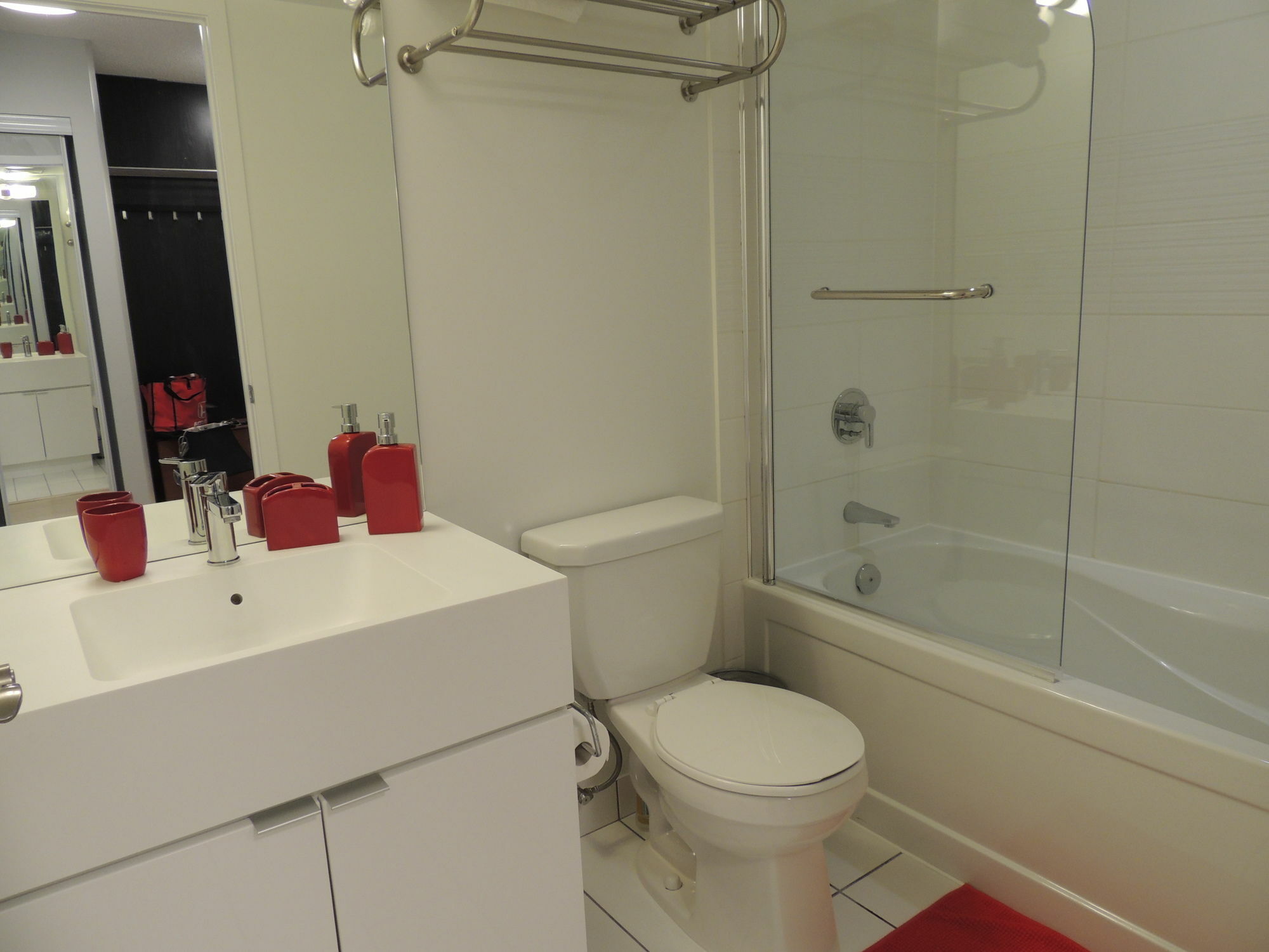 Tvhr - Luxury Condos In Heart Of Downtown Apartment
