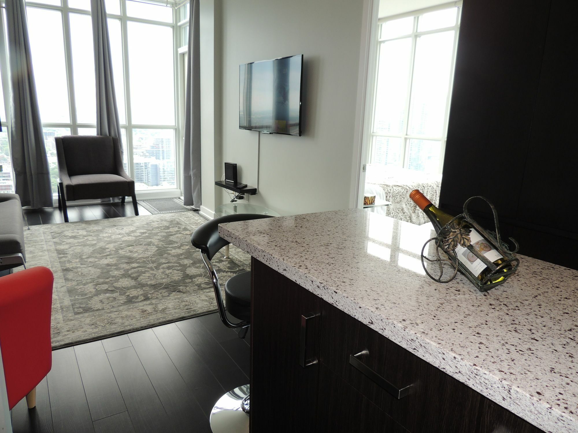 Tvhr - Luxury Condos In Heart Of Downtown Apartment