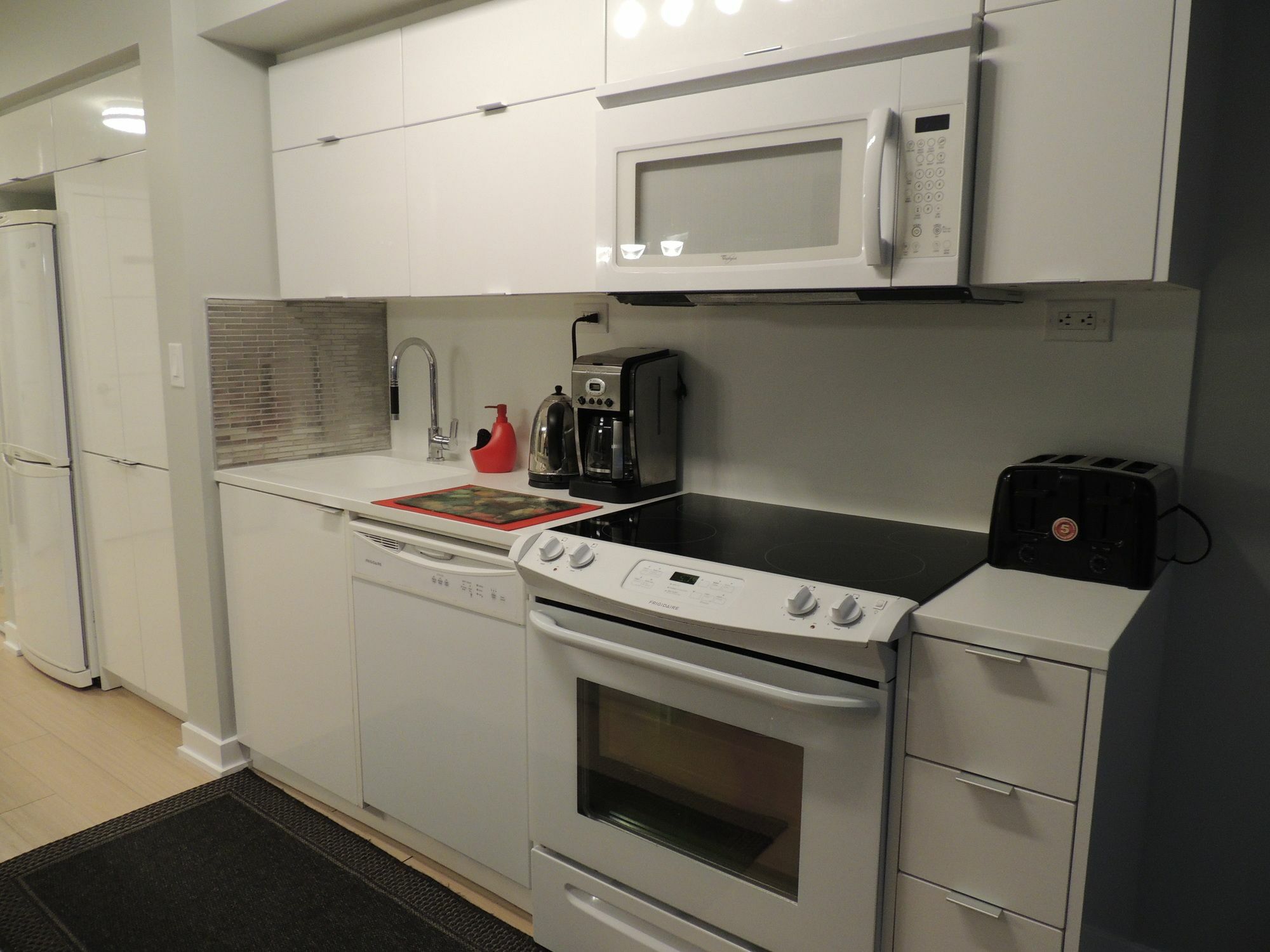 Apartment Tvhr - Luxury Condos In Heart Of Downtown Toronto