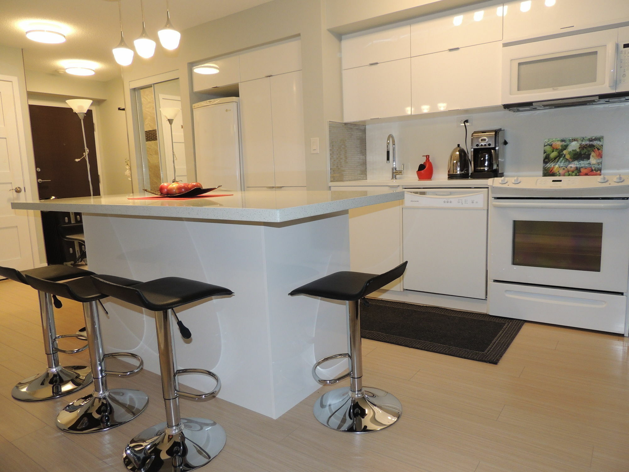 Tvhr - Luxury Condos In Heart Of Downtown Apartment *