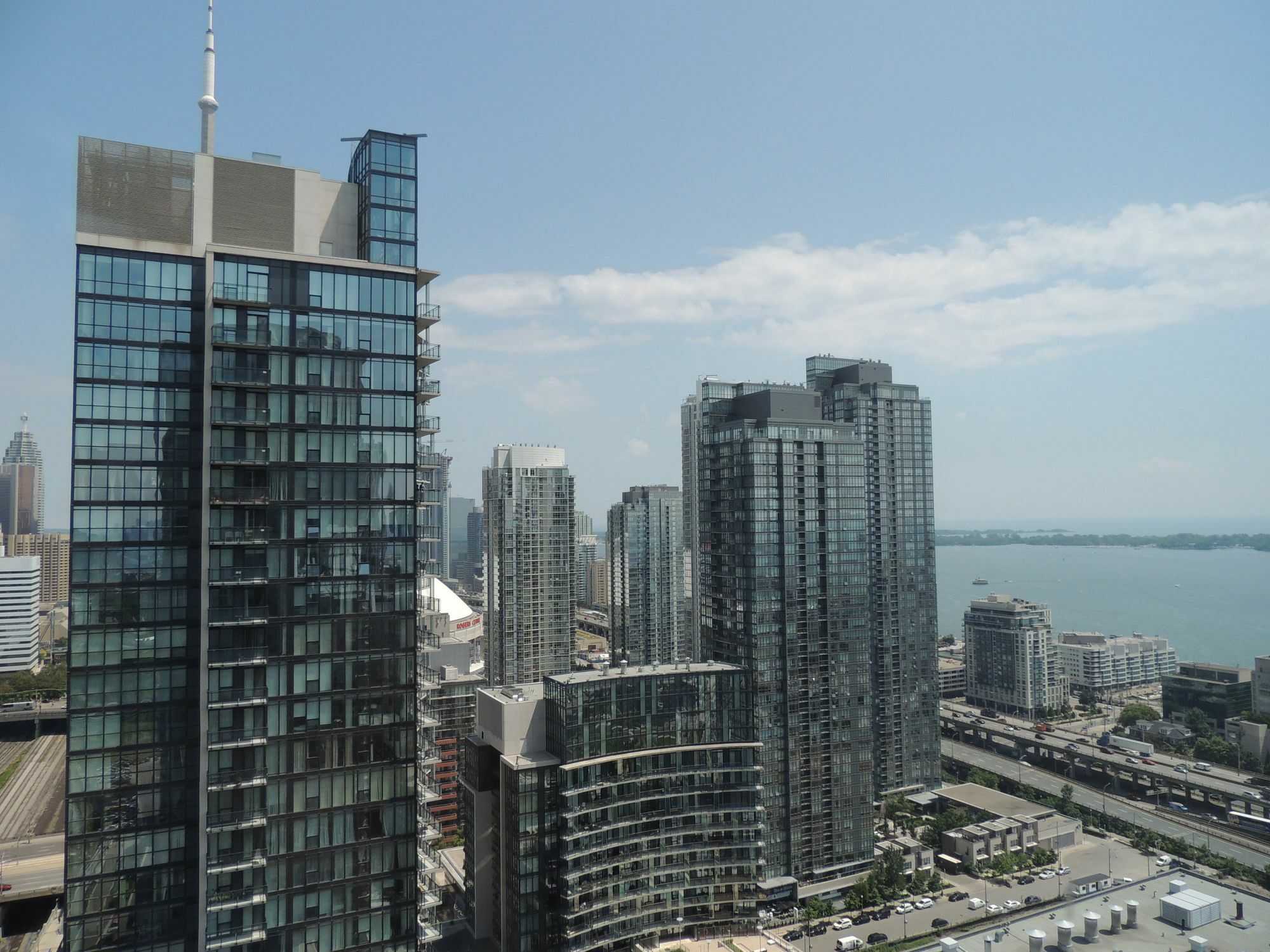 Tvhr - Luxury Condos In Heart Of Downtown