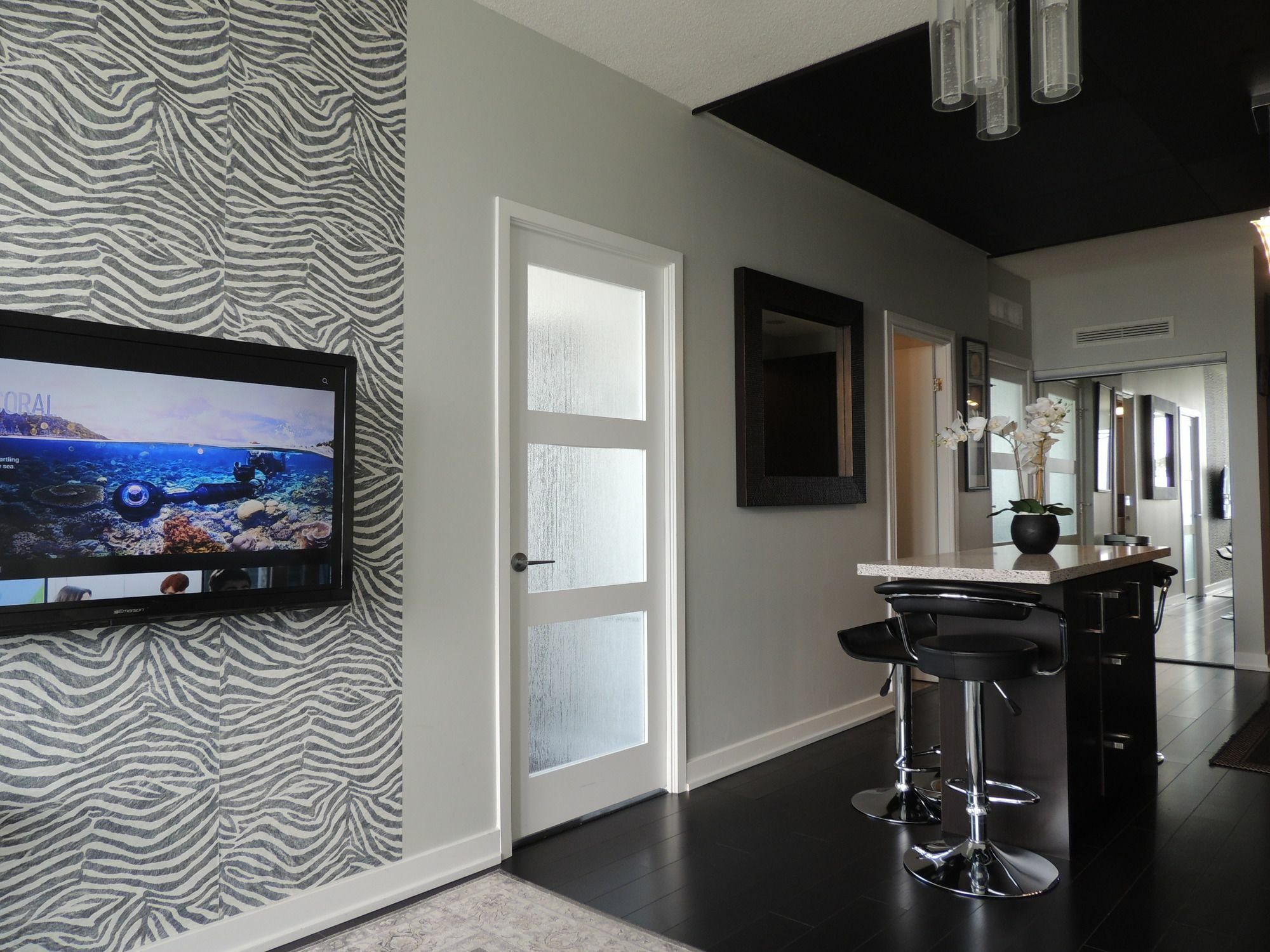 Tvhr - Luxury Condos In Heart Of Downtown Apartment