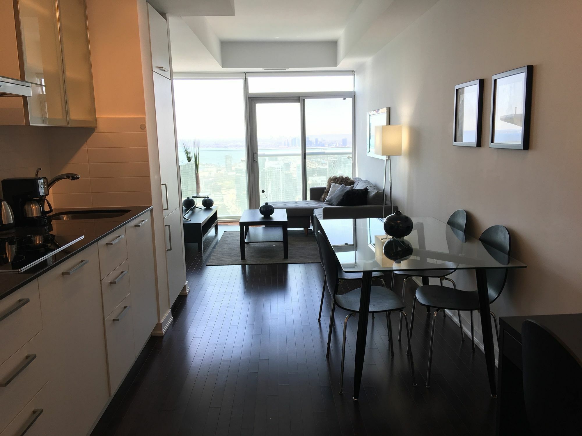 Hotel To - York And Lakeshore Toronto