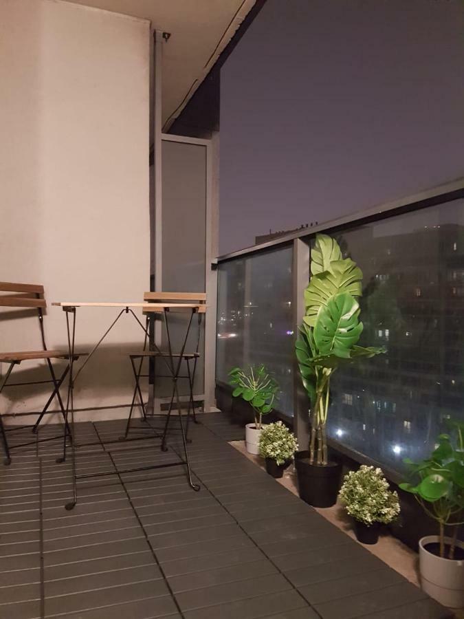 Downtown 2 Bedroom Families Only Sleeps 5 *