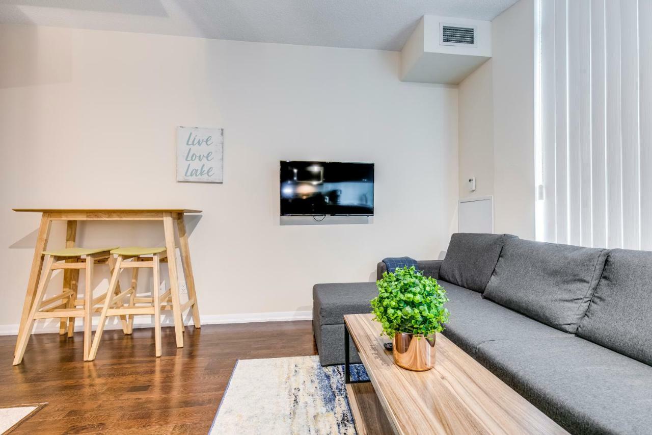 Apartment Stunning By Waterfront Toronto