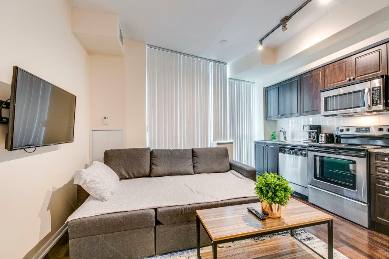 Stunning By Waterfront Apartment Toronto