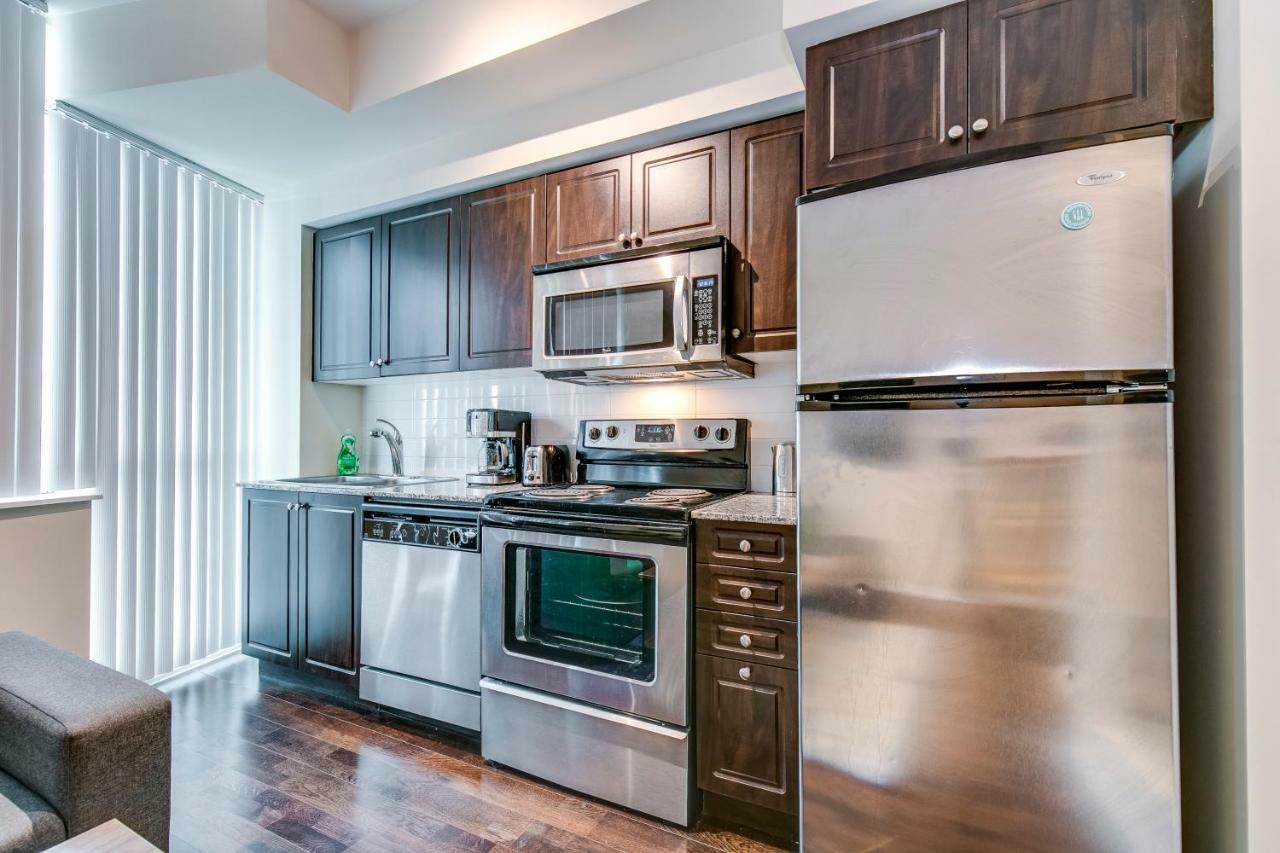 Apartment Stunning By Waterfront Toronto
