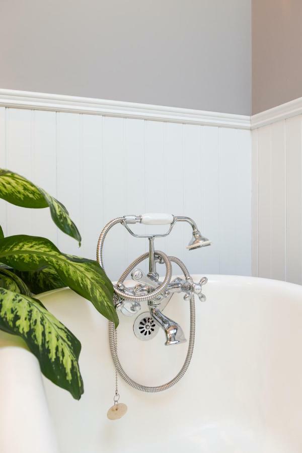 Downtown Luxury Victorian Retreat Guest house 4*