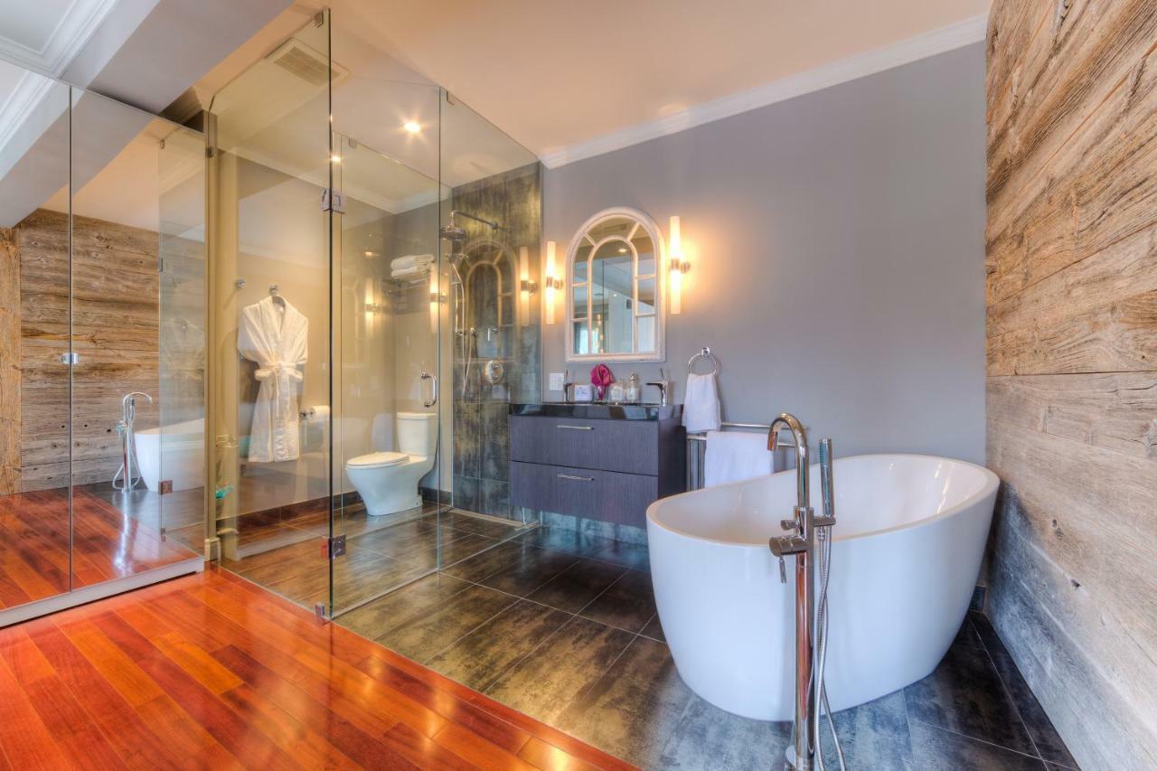 Downtown Luxury Victorian Retreat Toronto