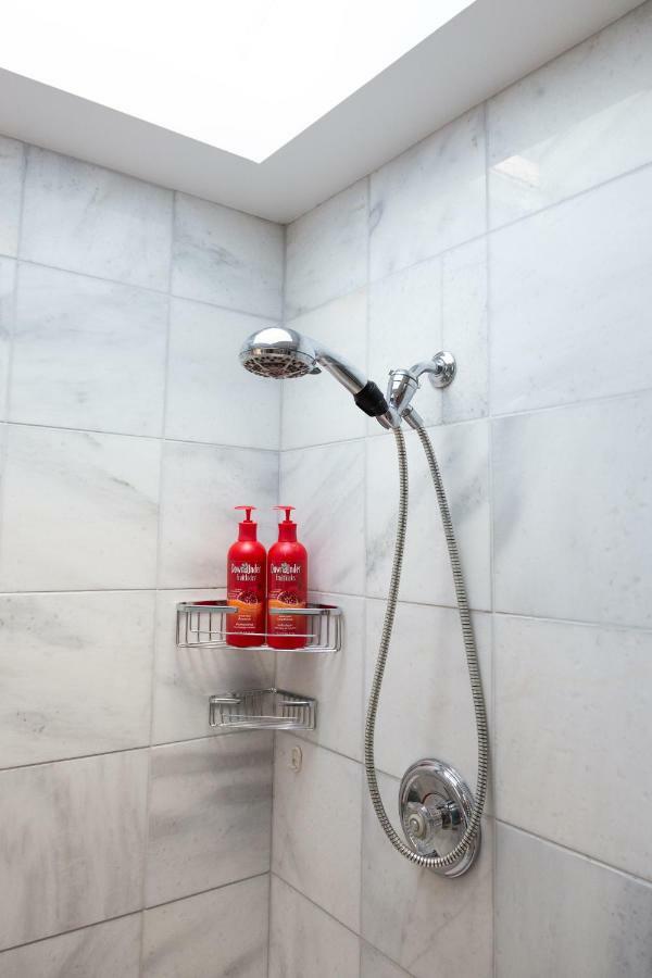 Downtown Luxury Victorian Retreat Guest house Toronto