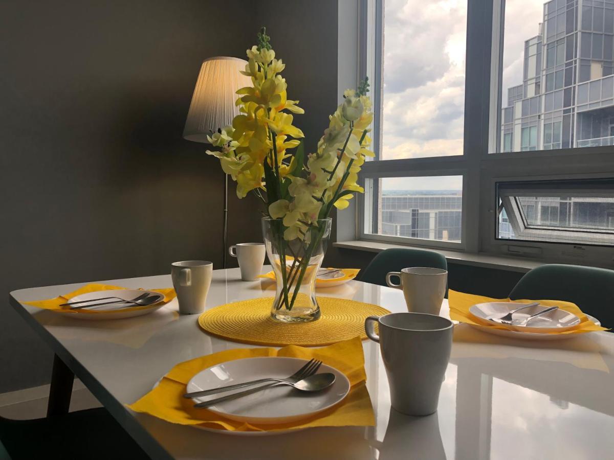 Apartment Kashaneh At Harrison Garden Toronto