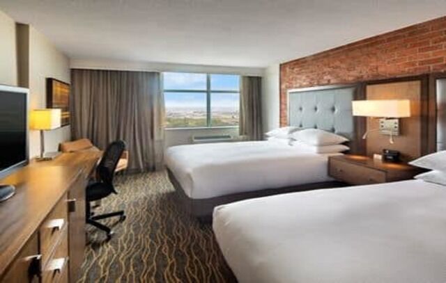 Doubletree By Hilton Airport, On Hotel