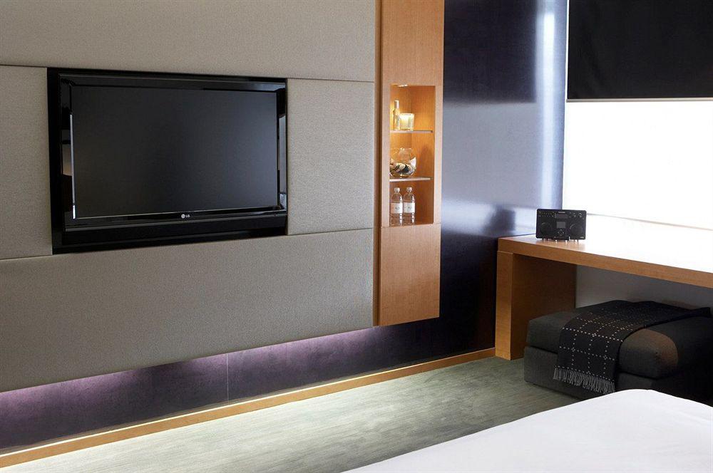 Le Germain Maple Leaf Square Hotel