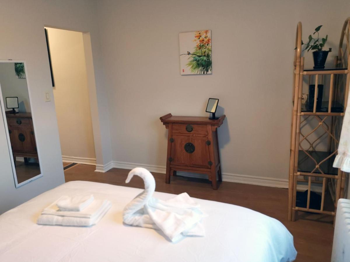 Homestay Cozy Private Rm Heart Of North York Free Parking Full Kitchen Close To Downtown *