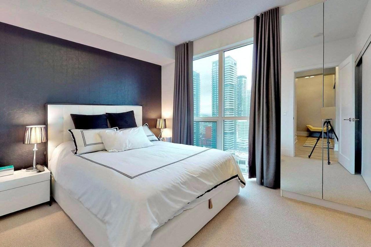 Loft - Entertainment & Financial District Apartment *