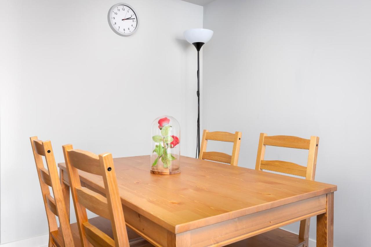 Walk To Rogers, Scotia Arena, Cn Tower Apartment *