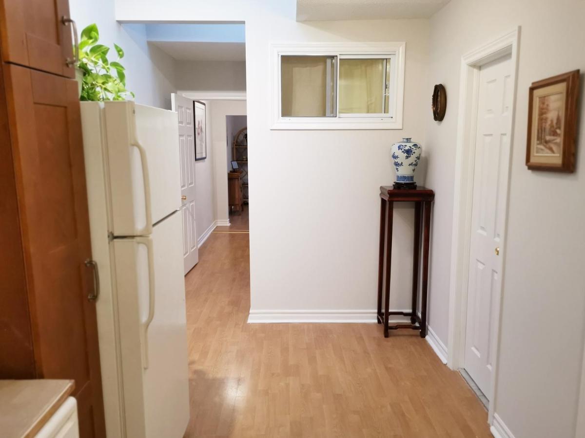 Cozy Private Rm Heart Of North York Free Parking Full Kitchen Close To Downtown *