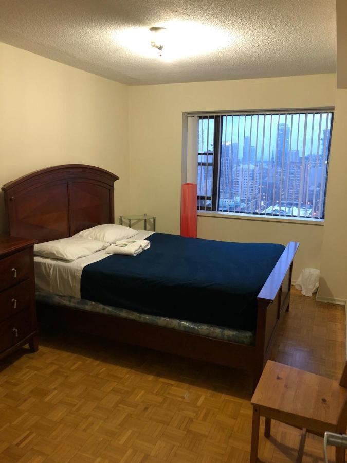 Apartment Toronto Furnished Living-Gerard *