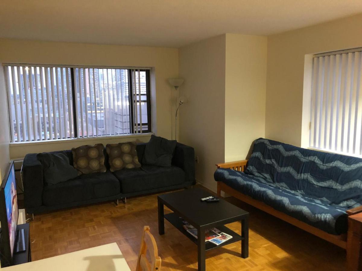 Apartment Toronto Furnished Living-Gerard