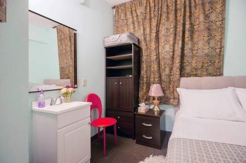 Bed & Breakfast Smile Back B&B Toronto