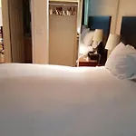 Toronto Luxury Accommodations - Qwest