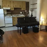 Awesome Cozy 1 Bedroom Coachhouse