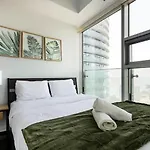 Luxury Lake View & City View - One Free Parking