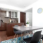 Luxury Condo Downtown Toronto Near Cn Tower With Parking