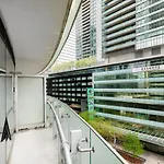 Luxury Condo Downtown Toronto Near Cn Tower With Parking