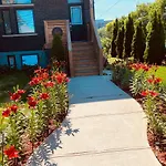 Signature 2 Bedrooms Apartment Space Share Toronto
