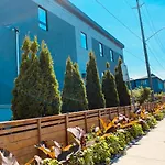 Signature 2 Bedrooms Apartment Space Share Toronto