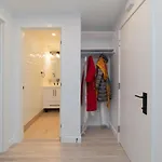 Your Comfy Home In Mid-Toronto