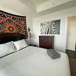 Cozy 2 Bedroom Boho Apartment North York Skyscraper